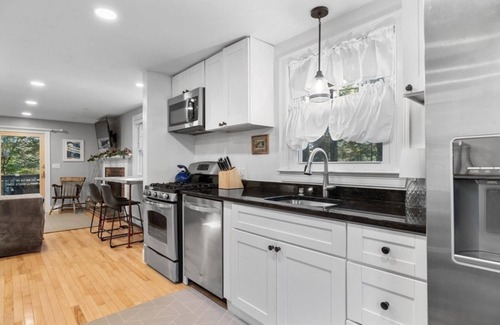 Holland Cottage | The Maybrook: Lake & Sauna