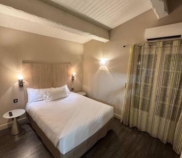 Riou - Petit Juas - Av de Grasse Villa | The Mazet