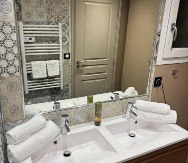 Riou - Petit Juas - Av de Grasse Villa | The Mazet