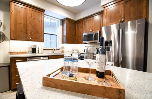 McCall House | THE MCCALL HIDEAWAY - Cozy Downtown Retreat