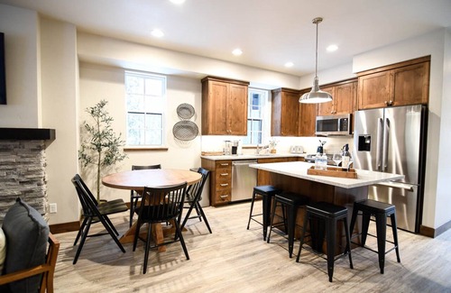 McCall House | THE MCCALL HIDEAWAY - Cozy Downtown Retreat