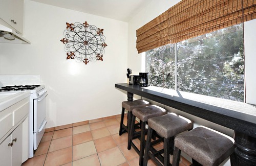 Mar Vista Apartment | The Mclaughlin #12