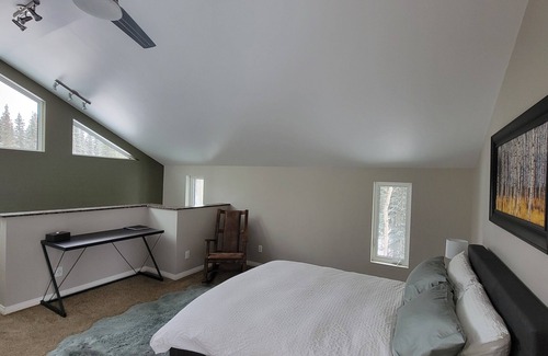 Whitehorse Cabin | The Meadow Cabin. Enjoy the Northern Lights from your bed or balcany.