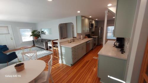 Bowling Green House | The Meeker House (Charming 3/4 Bedroom Home)
