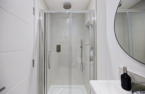 Fulham Apartment | The Melbray Escape - Trendy 2BDR apartment