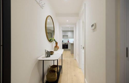 Fulham Apartment | The Melbray Gem - 2BDR Apartment with Courtyard