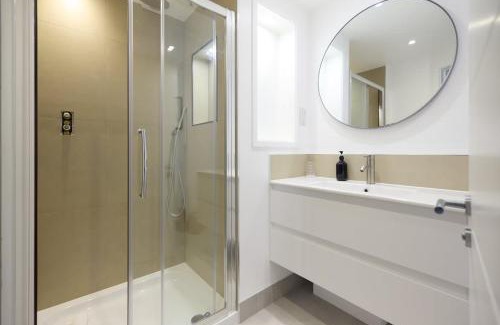 Fulham Apartment | The Melbray Gem - 2BDR Apartment with Courtyard