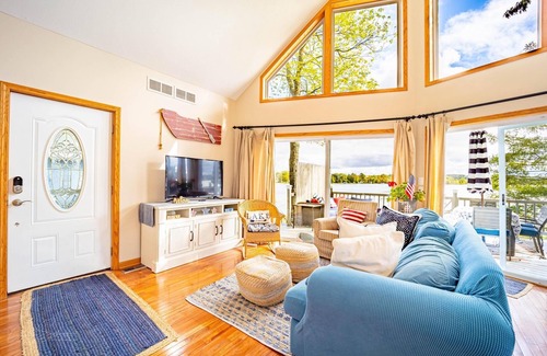 Elk Rapids House | The Memory Maker on Elk Lake, Fall Color Availability, Wineries, Golf, Kayaks