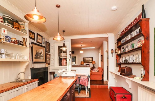 Kilrush Apartment | THE MERCHANT'S STORE, family friendly in Kilrush, County Clare