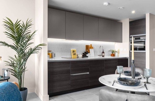 The Westside Apartment | The Mercian 1 I - 1BDR STUNNING CITY SKYLINE VIEWS! 24-Hour GYM | CINEMA room