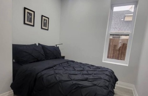 Niagara Falls House | The Merlot w/hot tub - 5 mins from downtown Niagara Falls