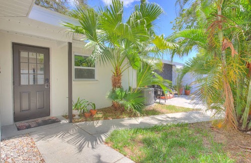 Largo Apartment | The Mermaid and the Sea Turtle