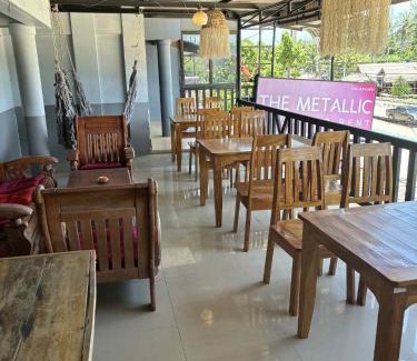 Ko Lanta Hotel | The Metallica hostel and hotel