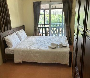 Ko Lanta Hotel | The Metallica hostel and hotel