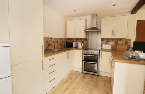 Storwood Cottage | THE MILKING PARLOUR, family friendly, with a garden in York