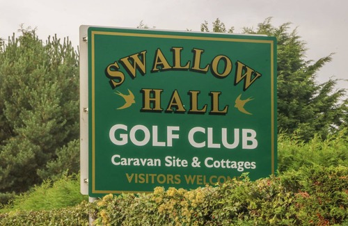 Storwood Cottage | THE MILKING PARLOUR, family friendly, with a garden in York
