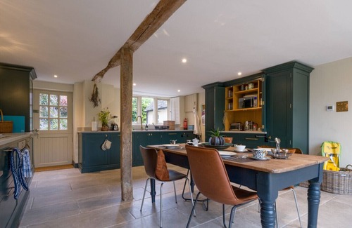 Stroud House | The Mill House - Beautiful 4BD Country Home