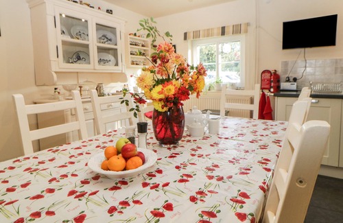 East Portlemouth Cottage | THE MILLER'S COTTAGE, pet friendly, with open fire in Hatherleigh