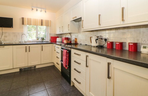East Portlemouth Cottage | THE MILLER'S COTTAGE, pet friendly, with open fire in Hatherleigh