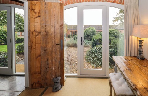 Moreton Cottage | THE MILLHOUSE, pet friendly, luxury holiday cottage in Welland