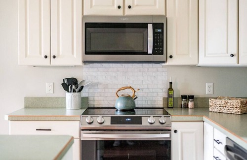Lynchburg House | The Mimosa | Family Friendly, 2 King Bds, Big Yard