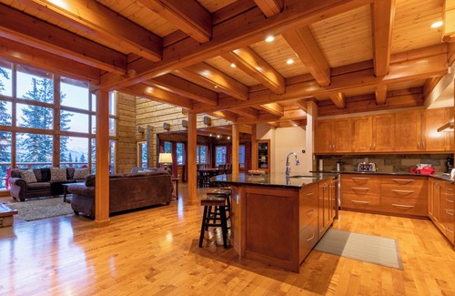 Golden Ski Chalet | The Minks: 6-bedroom luxury mountain chalet with hot tub & sauna