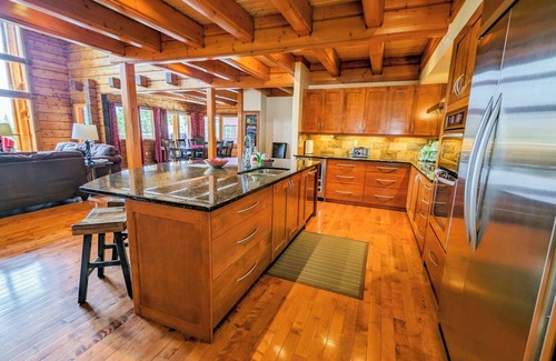 Golden Ski Chalet | The Minks: 6-bedroom luxury mountain chalet with hot tub & sauna