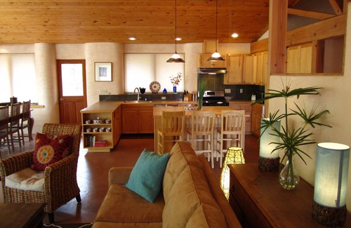 Moab South Valley House | The Moab Pearl Ecolodge - enjoy quiet living with hot tub, parking & 360 views!