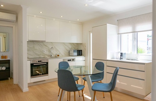 Batalha Apartment | The Modern 1385 Apartment