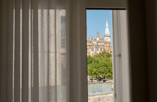 Batalha Apartment | The Modern 1385 Apartment