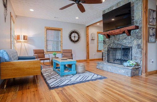 Columbus House | The Modern Cabin Home