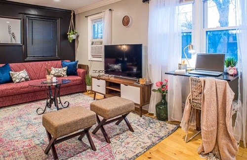 Huntsville House | The Modern Downtown Hub - Small Private Home