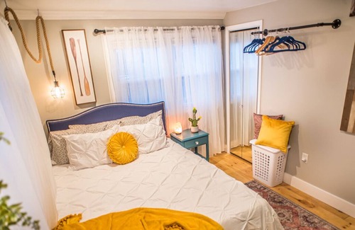 Huntsville House | The Modern Downtown Hub - Small Private Home
