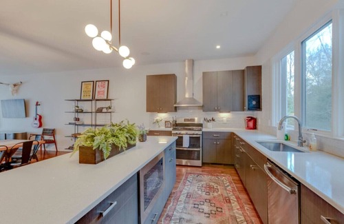 North Nashville House | The Modern Edge - 4BR/2.5BTH - Gorgeous Getaway