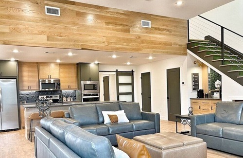 Glenwood Cabin | The Modern: Hammock + Ping Pong + CornHole