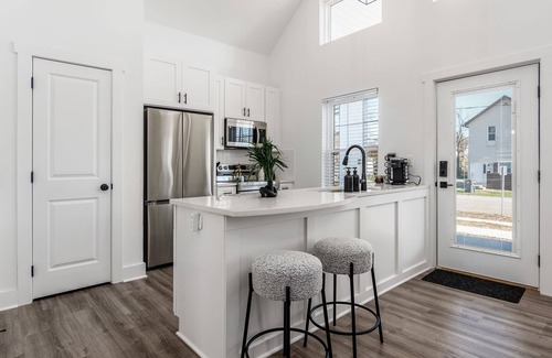 Newark House | The Modern Muse Downtown Newark
