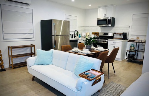 Harbor Apartment | The Modernist’s Hideaway, a fully-furnished luxury studio located in Long Beach!