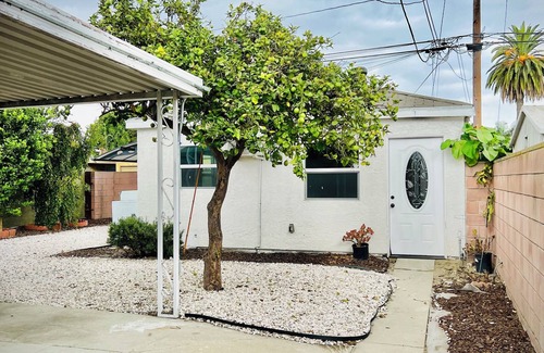 Harbor Apartment | The Modernist’s Hideaway, a fully-furnished luxury studio located in Long Beach!