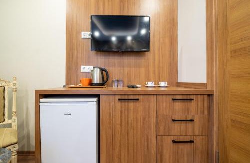 Zeytinburnu Hotel | The Molla House