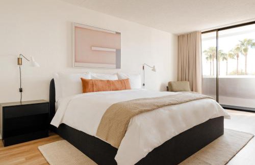 Brown and Stetson Business Hotel | The Monarch