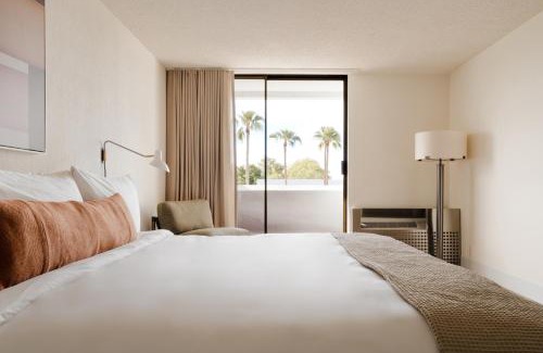 Brown and Stetson Business Hotel | The Monarch