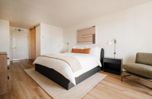 Brown and Stetson Business Hotel | The Monarch