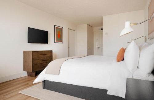 Brown and Stetson Business Hotel | The Monarch