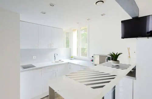 Saint-Zacharie Apartment | The Mont-Vert suite (❤ Private Jacuzzi ❤)
