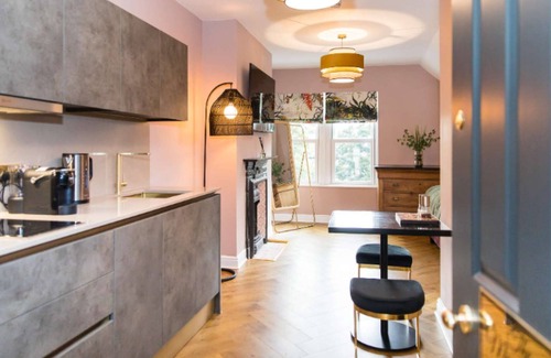 Harrogate Apartment | The Montpellier Suite at Dragon Villas by Maison Parfaite