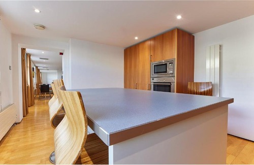 Newcastle-upon-Tyne Apartment | The Monument