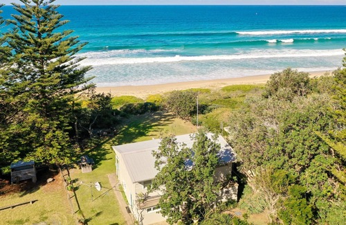 Mollymook Beach House | THE MOOK on Mollymook Beach - Beachfront Cottage