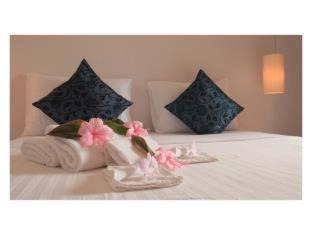 Kampot Hotel | The Moon Kampot Boutique