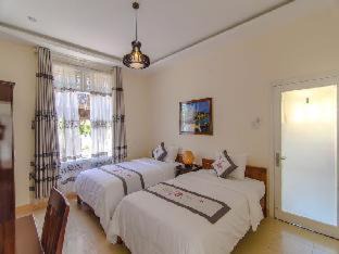 Tra Que Vegetable Village House | The Moon River Homestay & Villa