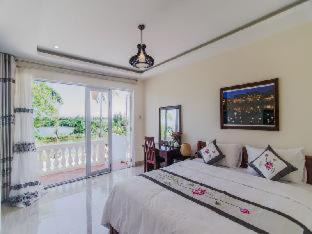 Tra Que Vegetable Village House | The Moon River Homestay & Villa